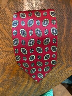 Red Medallion Men's Tie — Polished Patterned Neckwear